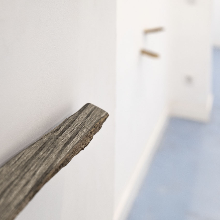 [ Madera sobre madera 2 ]  Carboncillo sobre papel encolado a madera. Detalle.