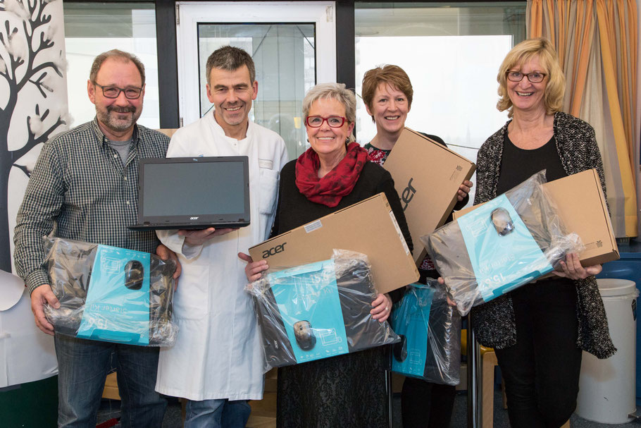 V.l.n.r.: Dipl.-Sozialpädagoge Peter Strotjohann, Oberarzt Prof. Dr. Andreas Groll, Cornelia Dahlmann, Stefani Natemeyer, Dipl.-Sozialpädagogin Serena Lohmann (Foto: Caroline Dahlmann)