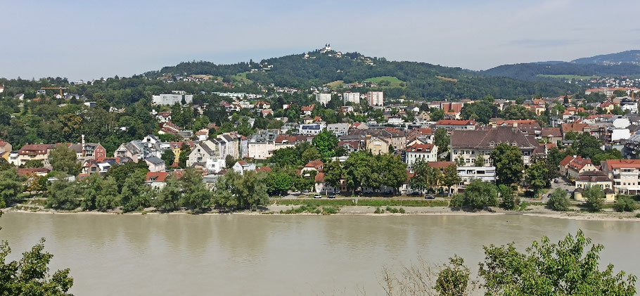 Stadtteil Urfahr und Pöstlingberg im Hintergrund
