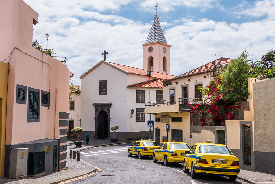 In elk dorp, hoe klein ook, staan de taxi's klaar. Madeira