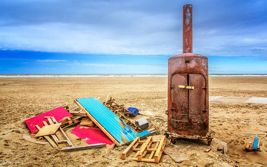 Firestarter.....? - strand Terschelling © JurjenVeerman