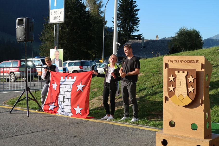 Ici au Col des Mosses, avec Hugo et Cloé qui ont été chercher le drapeau olympique à Lausanne. A droite, Arnaud Guex de Leysin, qui a participé au JOJ 2016 à Lillehammer