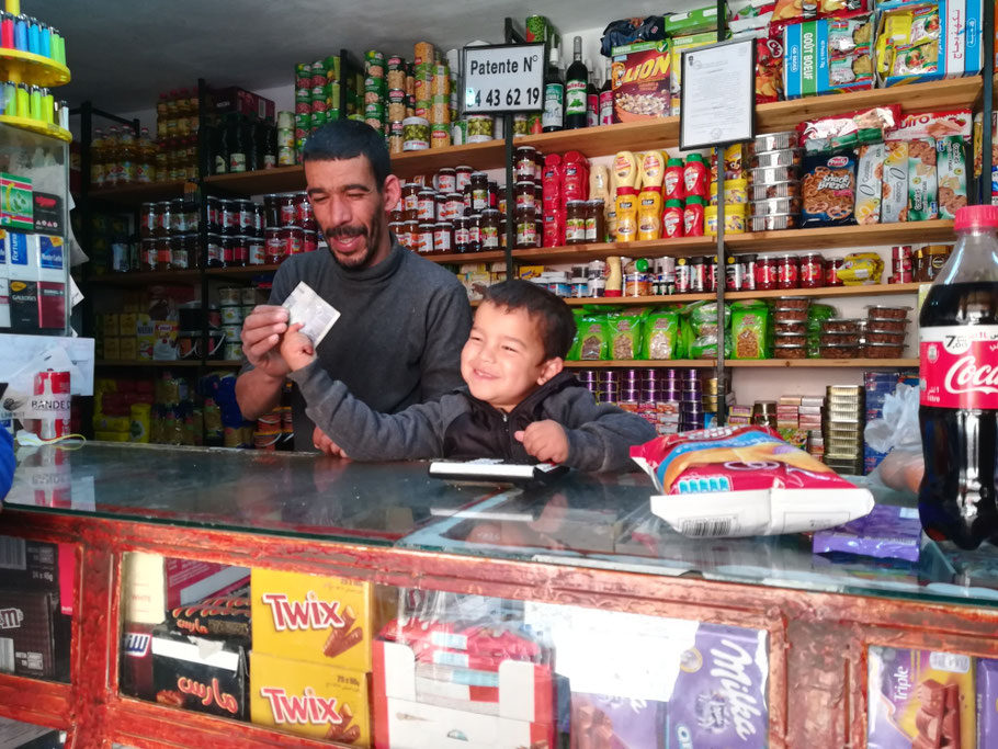 Mourad und sein Sohn im gemeinsamen Laden