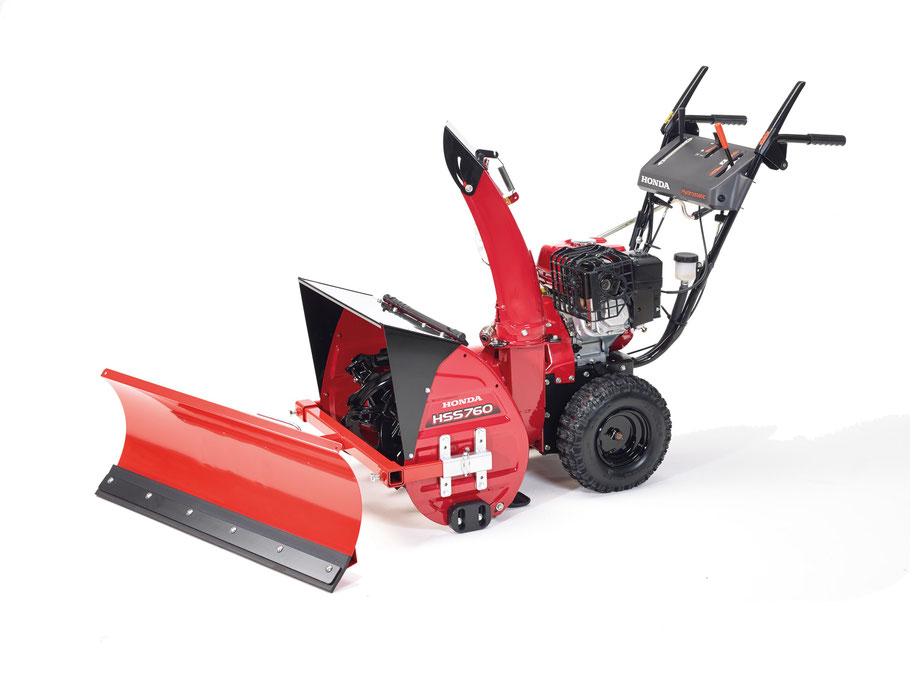 Honda Schneefräse mit Schneeschild montiert