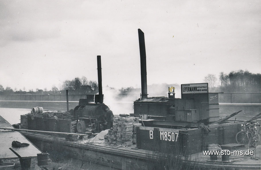 Ein Teerkocher auf dem Dortmund-Ems-Kanal