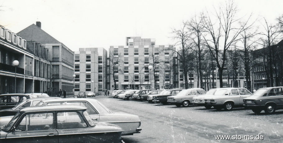 Das neue Gebäude der Bezirksregierung am Domplatz Mitte der 60er Jahre
