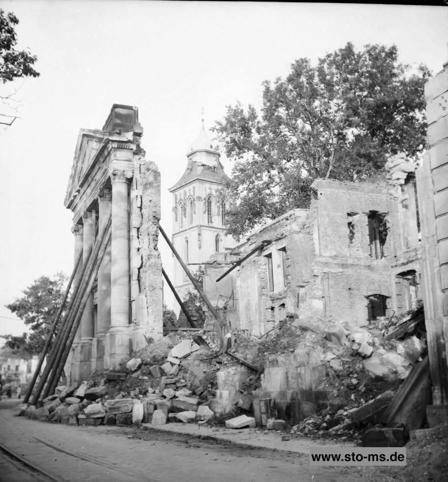 Ruine des Stadttheaters und Martinikirche - Oktober 1946 - Archiv ULB