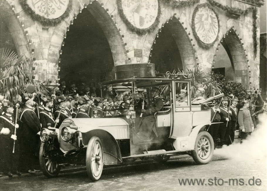 Kaiser Wilhelm II vor dem Rathaus - ein tolles Automobil, heute eine Rarität