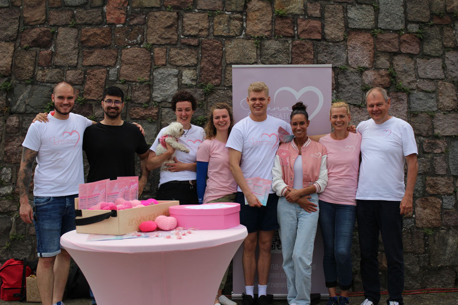Justin, Akay(unser Videoartist), Anni,Hanna, Karl, Anja,Thomas und viele mehr, die wir im Herzen immer mit tragen bei unser Tour. Liebe ist ein starker Motor.