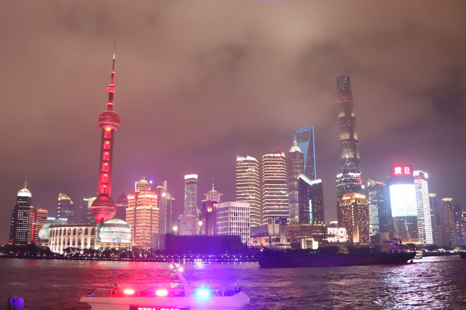 Don't get me wrong, it's a fantastic skyline. But I personally prefer London and Hong Kong's. The Bund is iconic though, no denying it