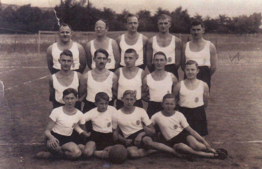 Faustballer auf dem Jahnsportplatz 1928