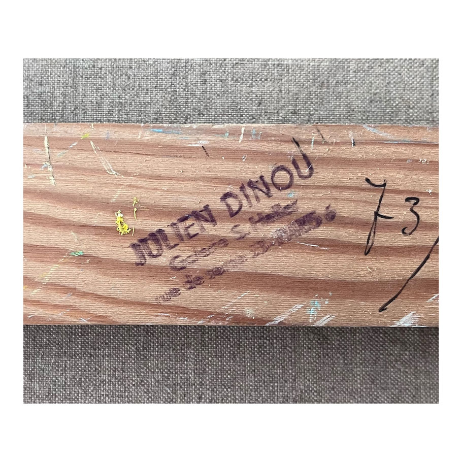 Stempel der Galerie S. Heller auf den Keilrahmen eines Gemäldes von Julien Dinou, Foto: Manuel Schmid, 2026