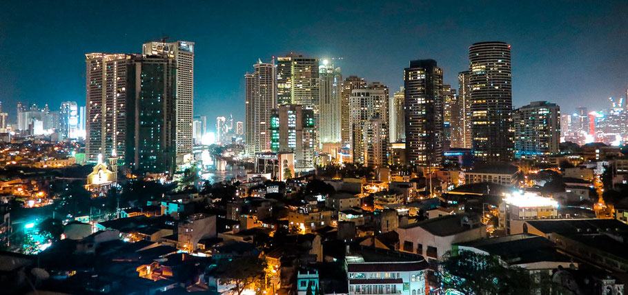 Ausblick von der Rooftop-Bar vom Lub D Hostel in Manila