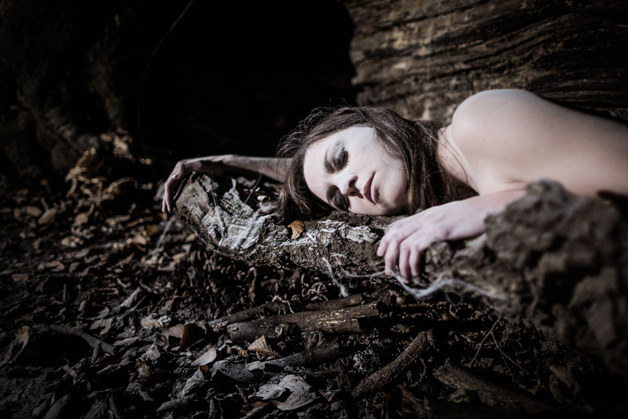 ROVA Design - Photography - Hiding