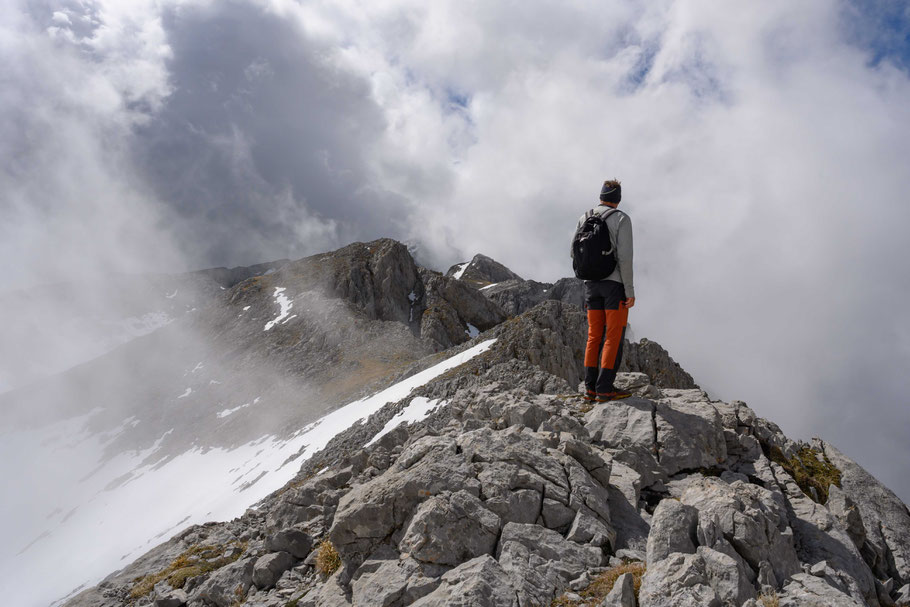alpine und weglose Wanderung bei wechselhaftem Wetter über Sotres