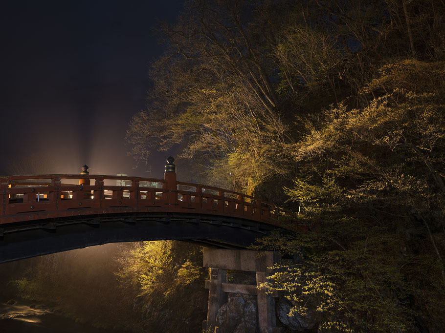 Shinkyo Bridge in Nikko als Farb-Photographie, Japan