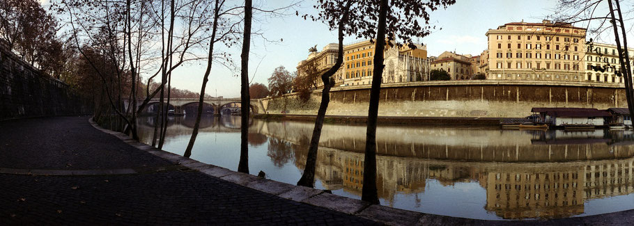 Farbphoto vom Lungo il Tevere in Rom im Panorama-Format