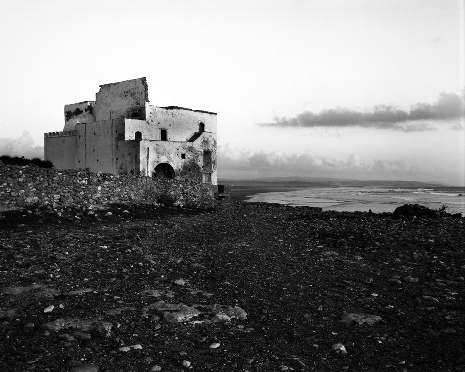 Der Strand von Sidi Kaouki, Marokko als Schwarzweißfoto