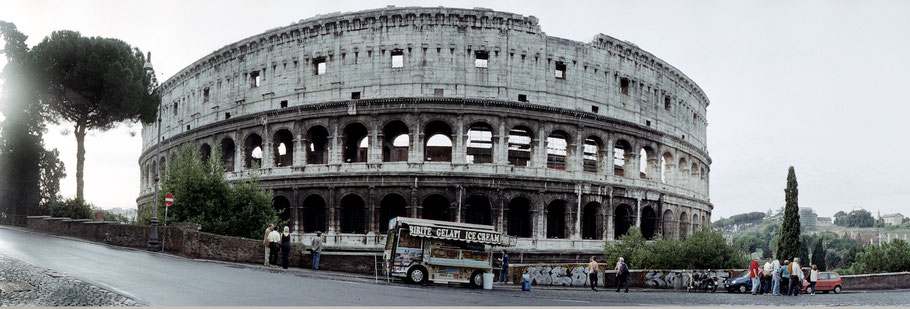 Farbphoto vom Colosseo in Rom im Panorama-Format