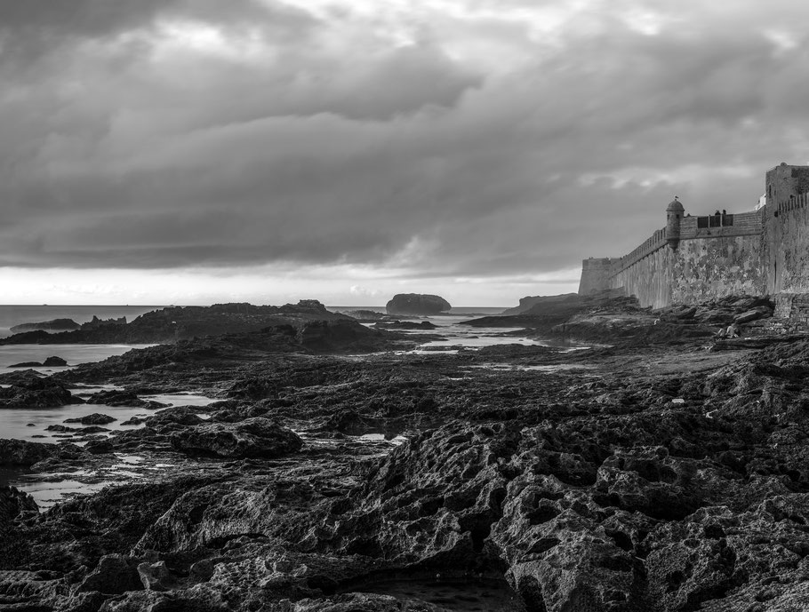 Essaouira in Marokko als Schwarzweißphoto 