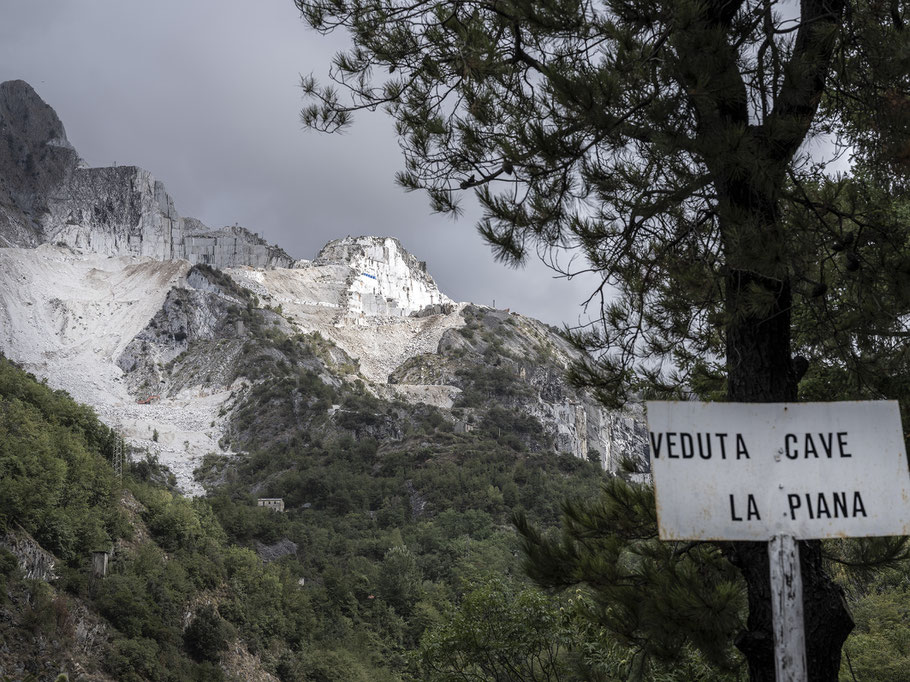 Abbau des Carrara Marmors als Farbphoto