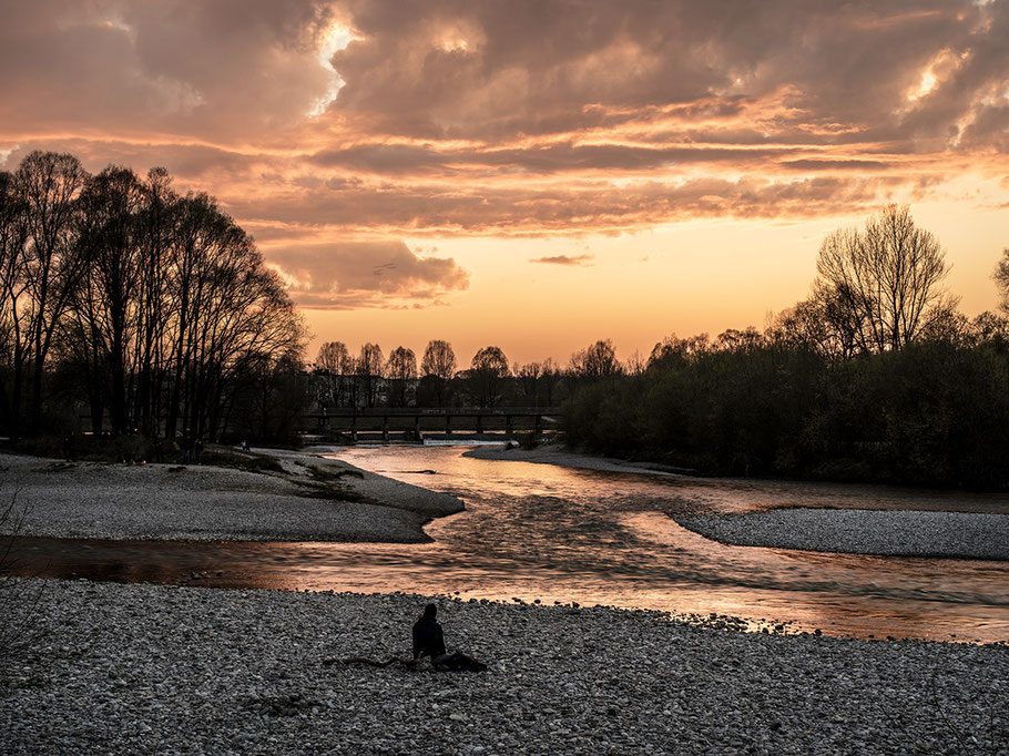 Abenstimmung  am Flaucher 2016 als Farb-Photographie, Muenchen