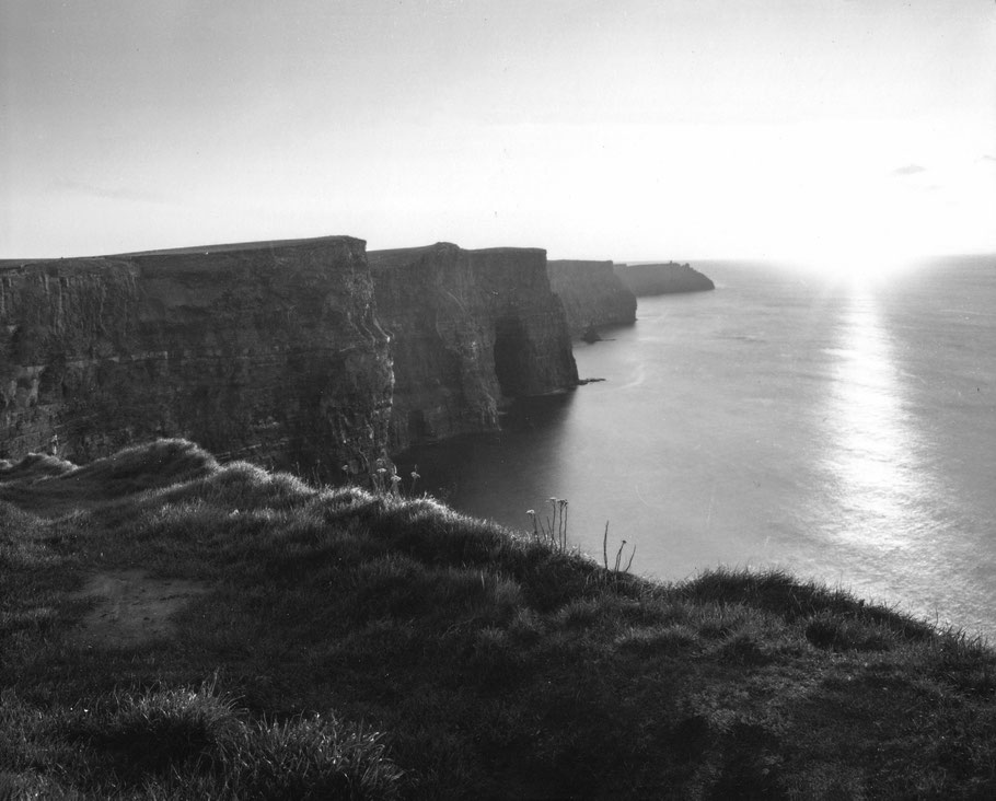 Ring of Kerry, Irland, Cliffs of Moher, in schwarz-weiß als Großformat-Photographie