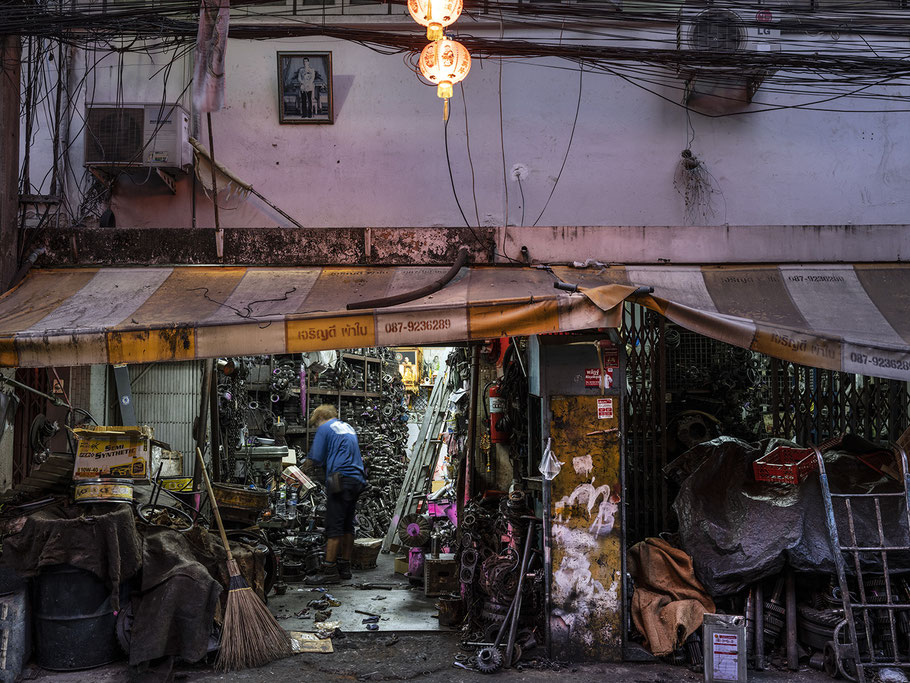 China Town in Bangkok, Thailand bei Nacht als Farbphoto