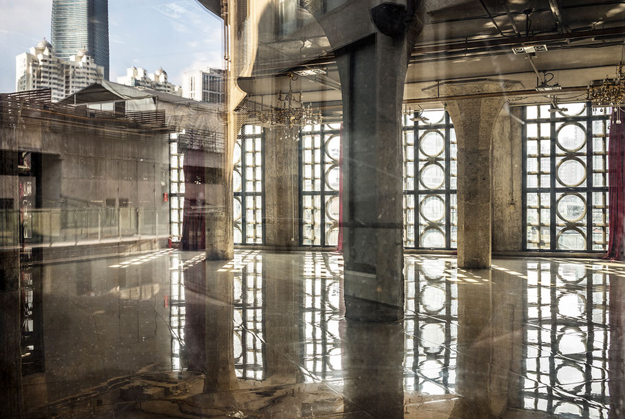 Spiegelung im alten Shanghaier Schlachthof 1933 im Bezirk Hongkou in Shanghai als Farbphoto