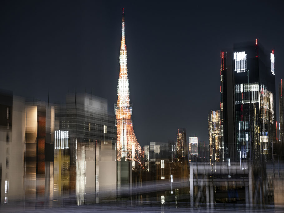 Tokyo Tower by night, Japan als Farbphoto