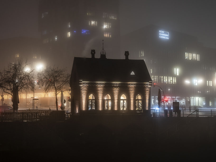Kleines Fleetschlösschen by night  in Hamburg als Farbphoto
