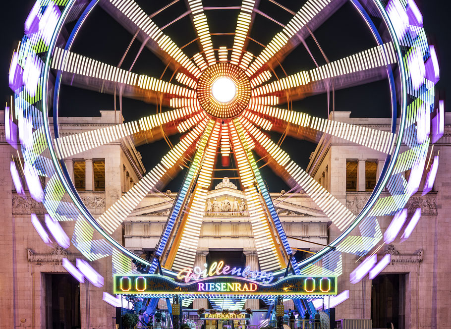 Königsplatz im Sommer 2020 als Farb-Photographie, Muenchen