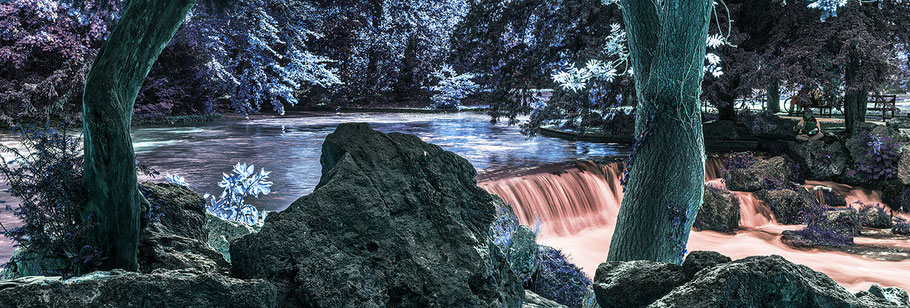 Eisbach im Englischen Garten als Farb-Photographie, Muenchen