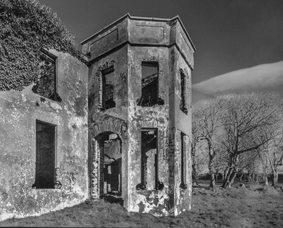 Ring of Kerry, Irland, in schwarz-weiß als Großformat-Photographie