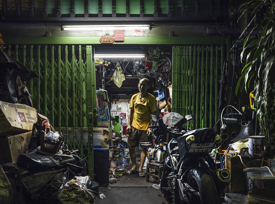 China Town in Bangkok, Thailand bei Nacht als Farbphoto