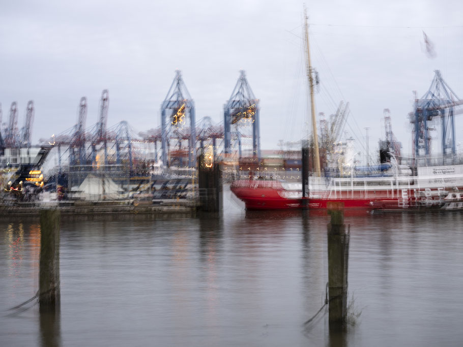 Övelgönne by night in Hamburg als Farbphoto