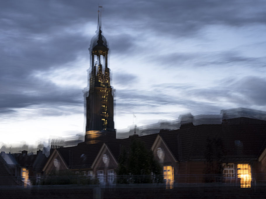 St. Michaelis Kirche in Hamburg als Farbphoto