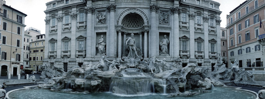 Farbphoto vom Fontana di Trevi in Rom im Panorama-Format