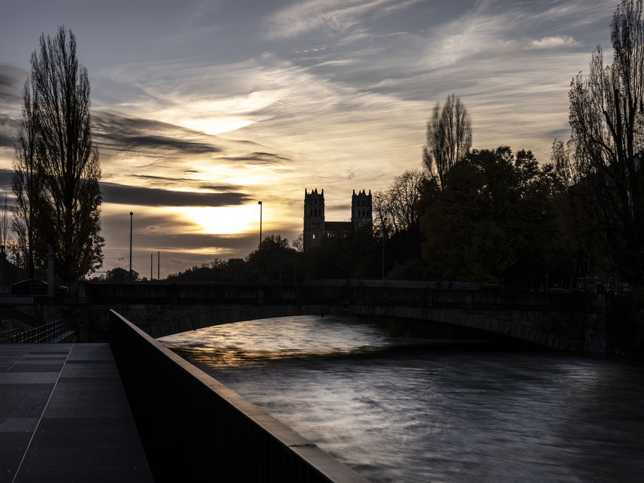 St. Maximilian mit Isar als Farb-Photographie, Muenchen