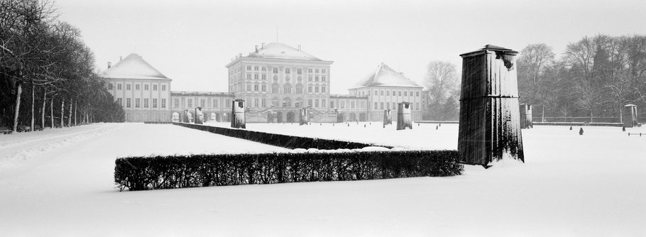 Wintermotiv Nymphenburger Park  München, Bayern, im Schnee in schwarzweiß als Panorama-Photographie