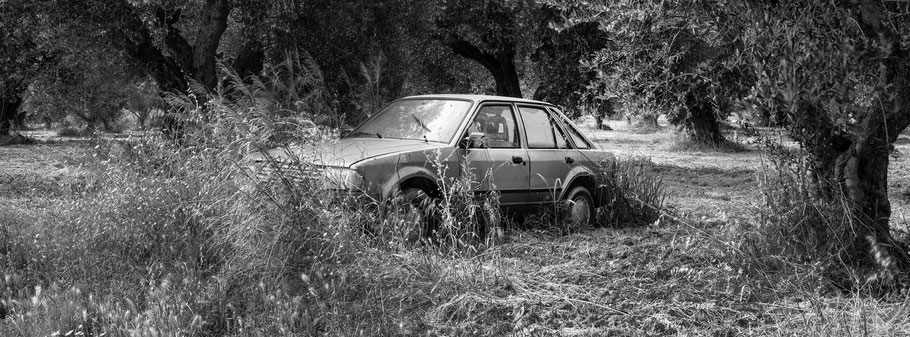 Ford auf dem Peloponnes, Griechenland, als Schwarzweißphoto im Panorama-Format