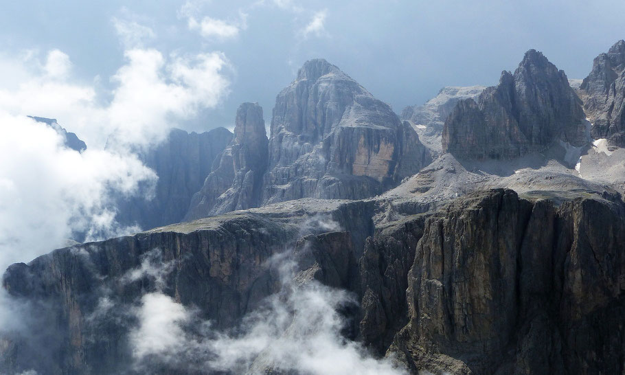 Blick vom Gipfel des Gran Cir auf die Cima Pisciadù, 2985 M