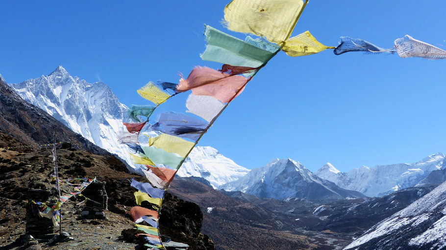 Im Aufstieg zum Gipfel des Nangkartshang Peak im Khumbu-Himal - Lhotse 8516 M und Island Peak 6189 M