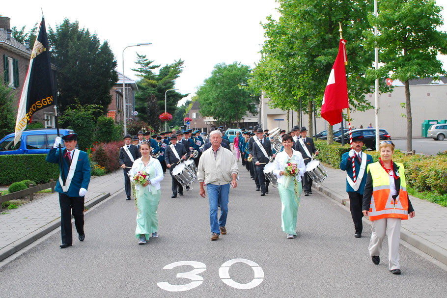 An- und Abmarsch mit Parademusik