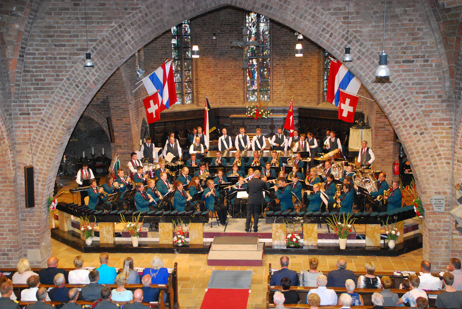 MGN und TVE am Galakonzert in der Kirche von Haalderen