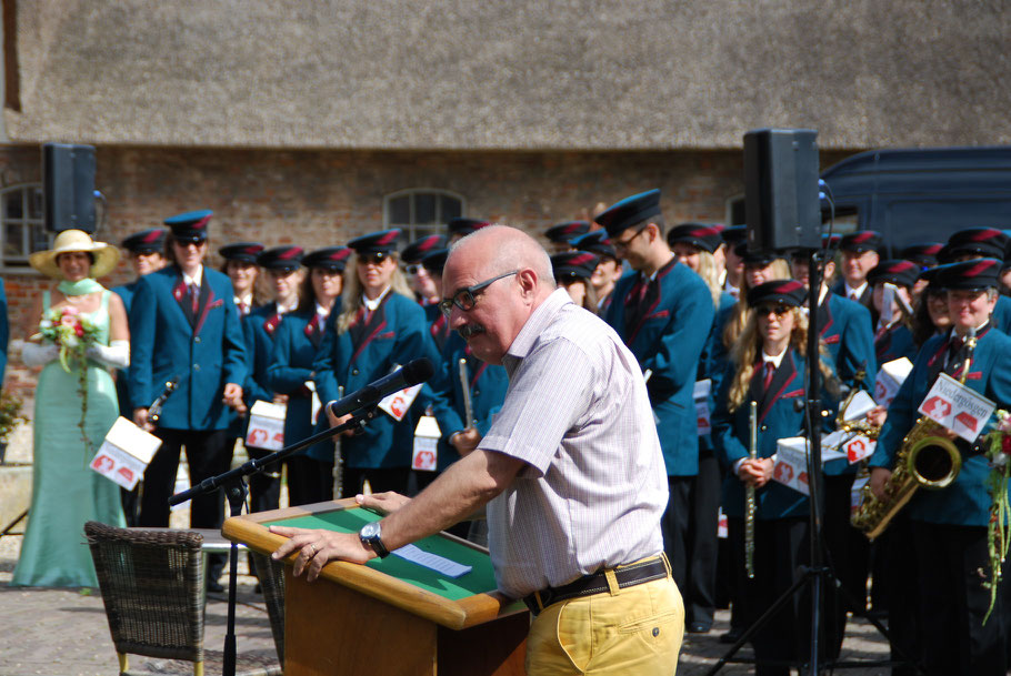 Kurt Henzmann, Gemeindepräsident von Niedergösgen, bei seiner Ansprache am offiziellen Empfang auf Schloss Doornenburg