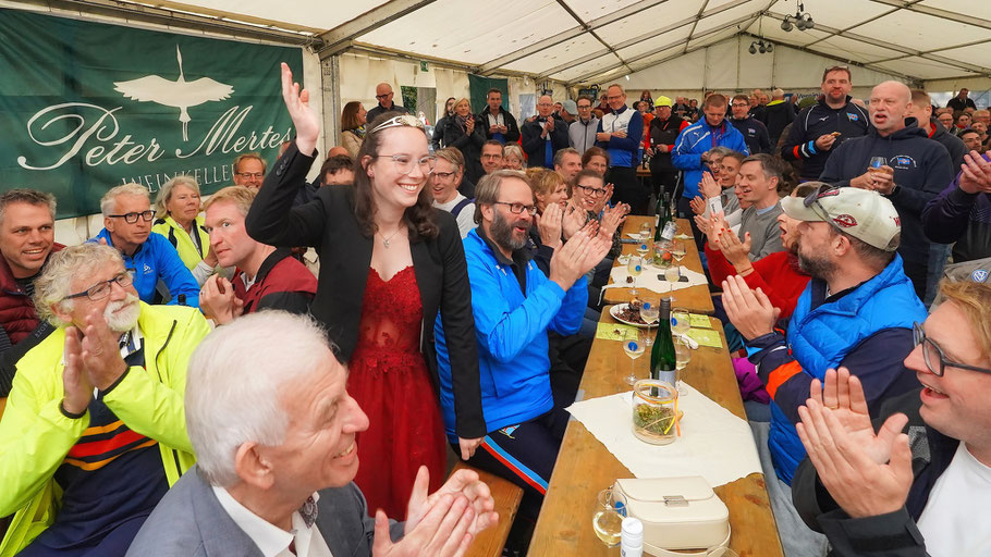 So sehen Sieger aus: herzlichen Glückwunsch!