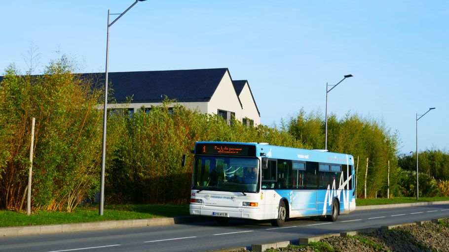 Heuliez GX 317 du réseau MAT de St-Malo Agglomération. Il circule sur la ligne 1 en direction d'Intra-Muros.