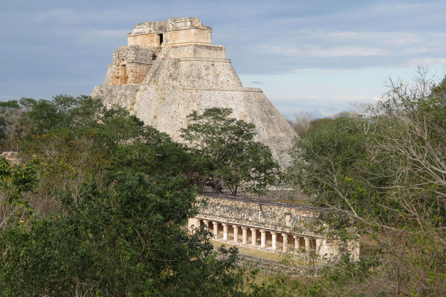 Mexique, Yucatán : Uxmal,Pirámide del Adivino
