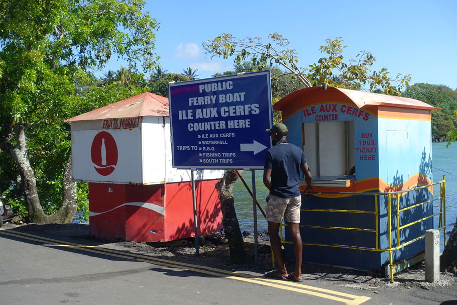 Ile Maurice, Trou d'Eau Douce : comptoir d'achat des navettes publiques de l'île aux Cerfs
